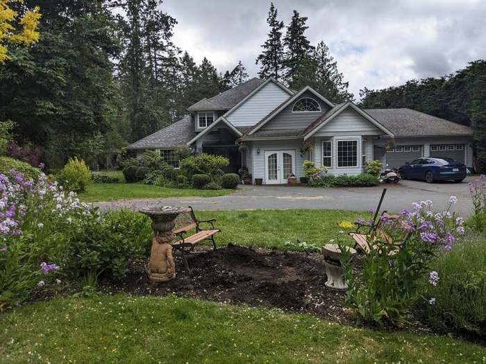 beds  front house garden bed cleanup